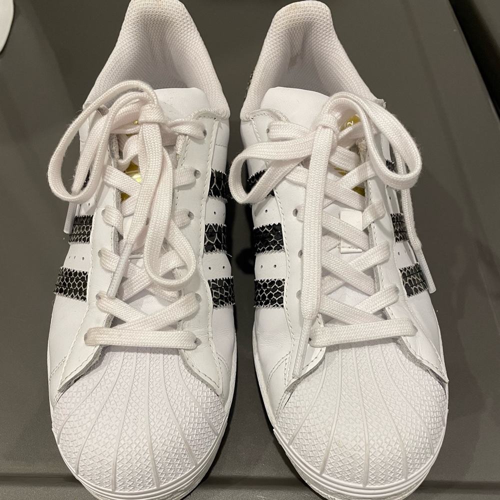 Adidas superstars